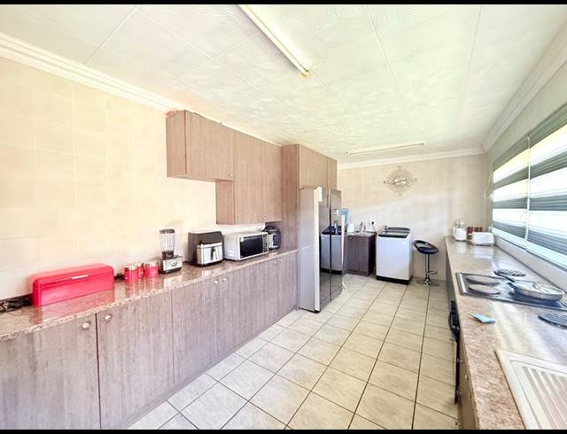 3 BEDROOM HOUSE FOR SALE IN VANDERBIJLPARK CE 2